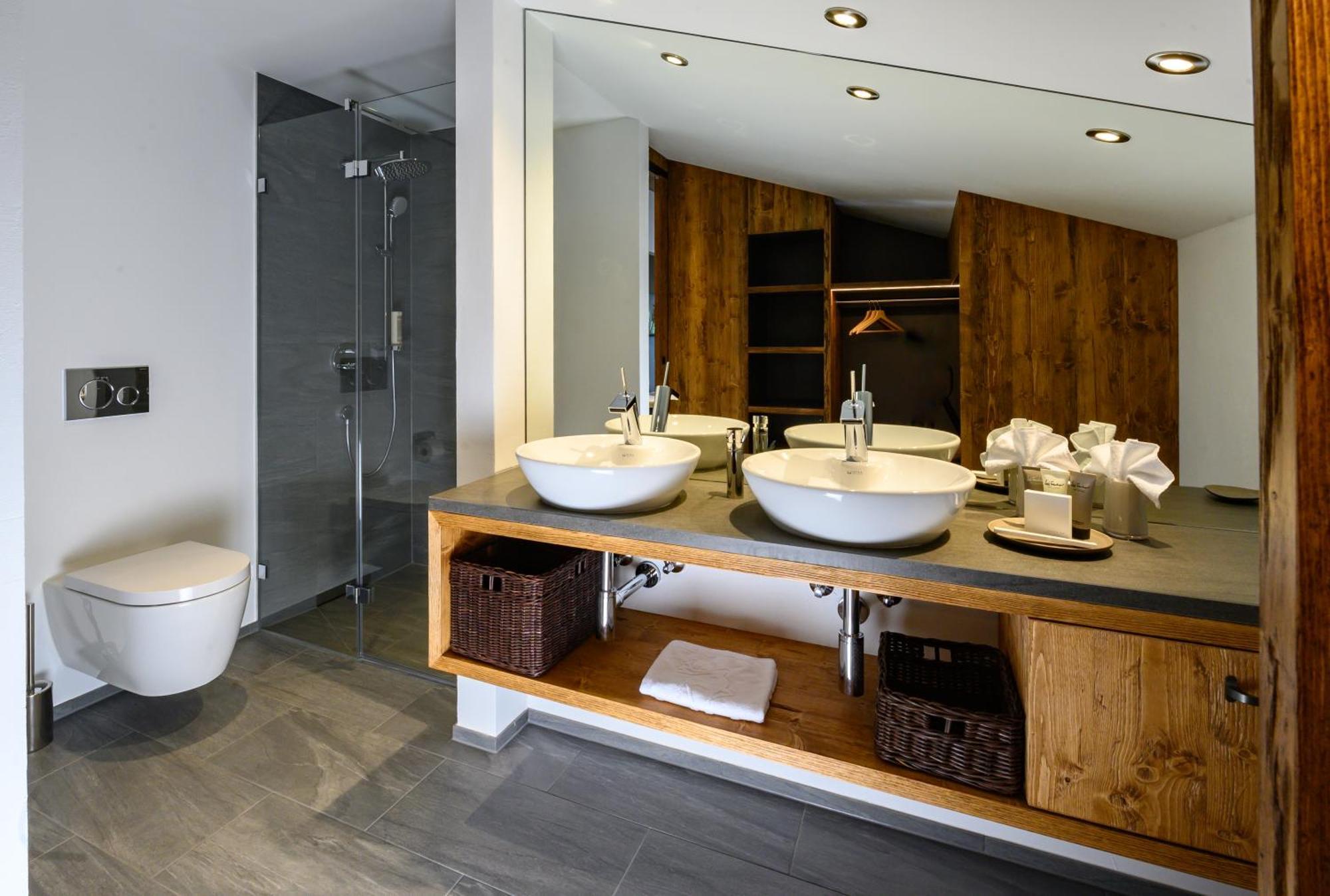 La Val Hotel & Spa Breíl Екстериор снимка